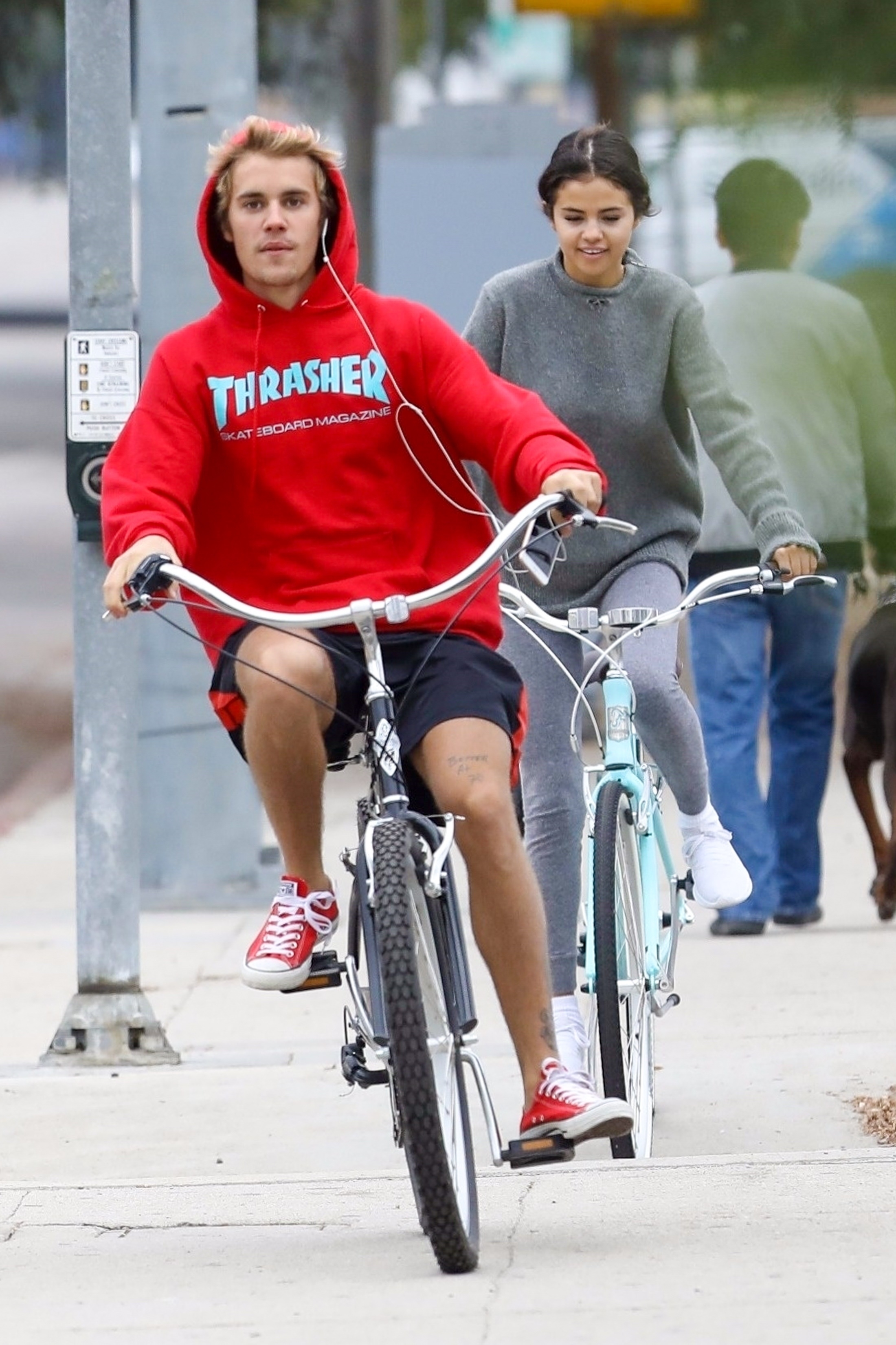 Selena Gomez and Justin Bieber spotted bike riding together!
