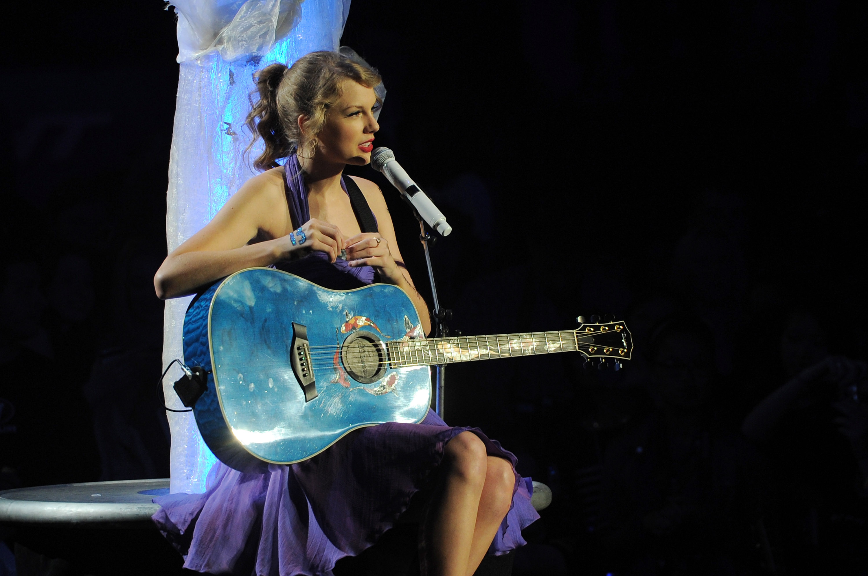 Taylor Swift "Speak Now World Tour" In New York City - November 22, 2011