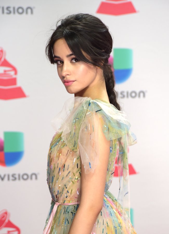 camila cabello grammy latino vestido fadinha