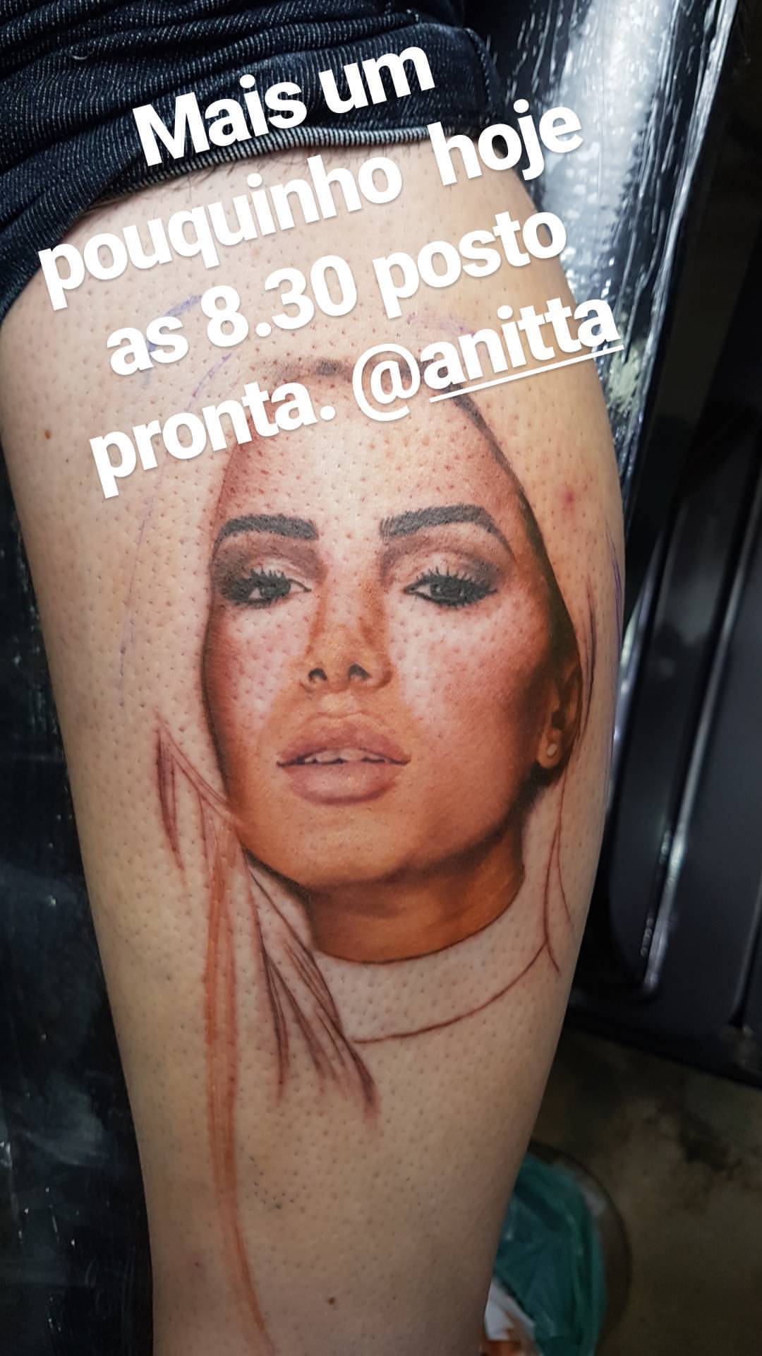 Fã tatua o rosto de Anitta e o resultado é impressionante! Capricho