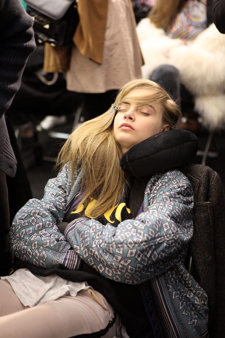 cara-delevingne-dormindo-maquiagem