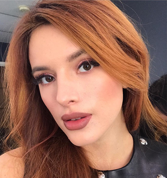 bella-thorne-faz-a-própria-maquiagem