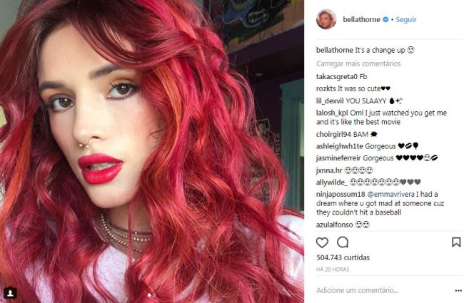 bella-thorne-pintou-o-cabelo-de-rosa