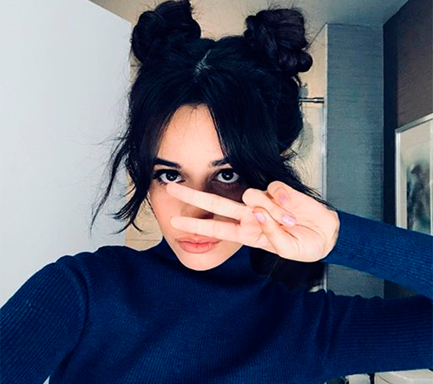 famosas-space-buns-camila-cabello