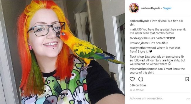 garota-cabelo-colorido-cor-papagaio