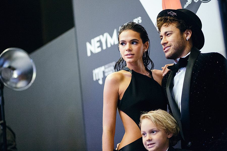neymar-pai-quer-que-filho-case-bruna-marquezine-este-ano neymar-pai-quer-que-filho-case-bruna-marquezine-este-ano