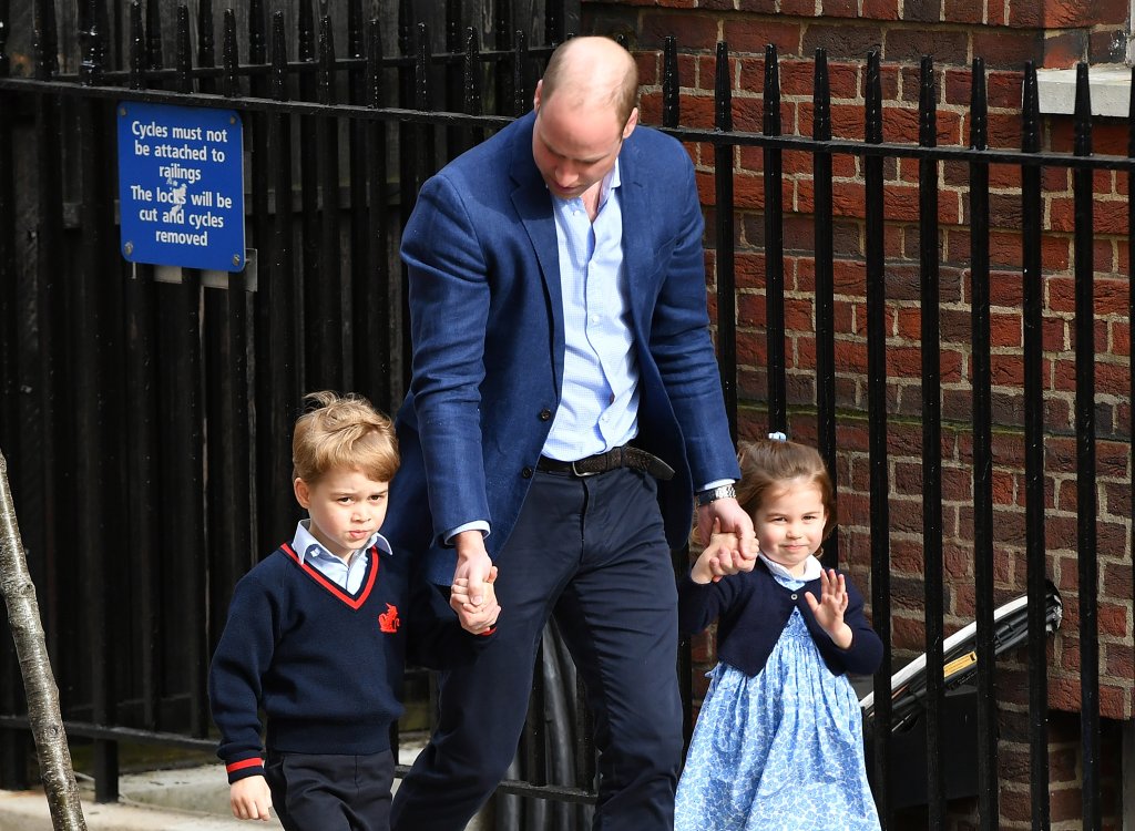 Príncipe William leva seus filhos, príncipe George e princesa Charlotte, para conhecerem seu novo irmãozinho