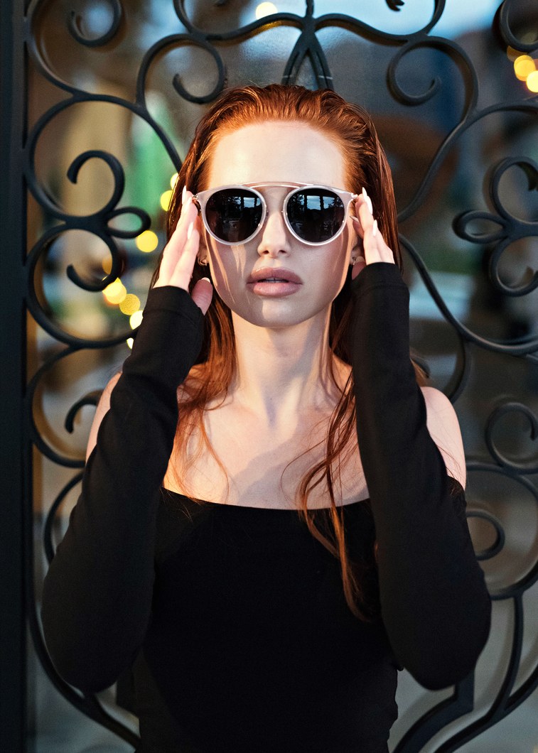madelaine-petsch-óculos-de-sol madelaine-petsch-óculos-de-sol