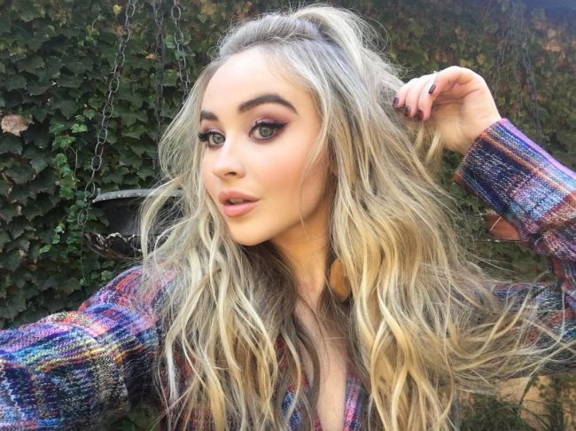 sabrina-carpenter-cabelo-loiro sabrina-carpenter-cabelo-loiro
