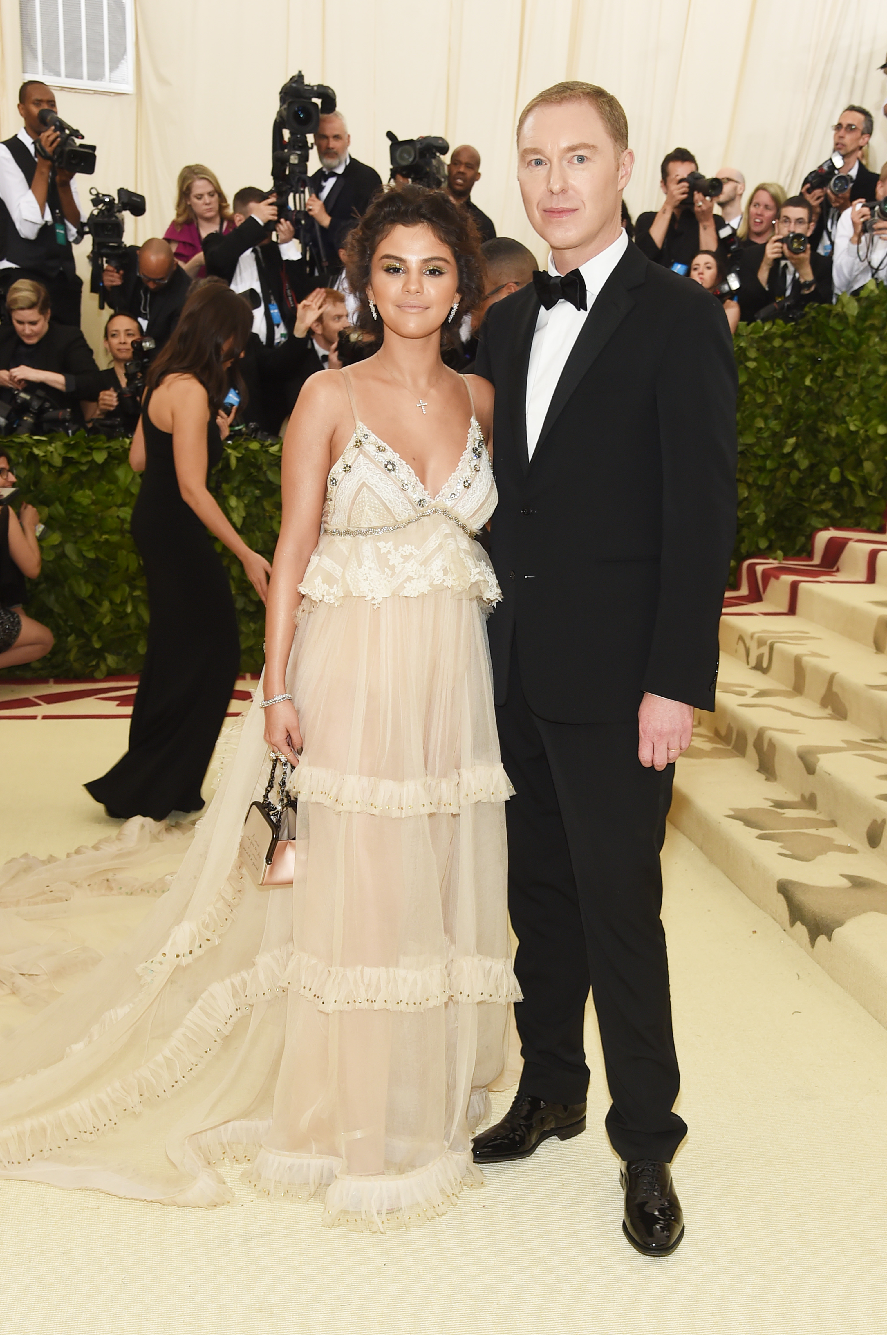 Selena-gomez-met-gala Selena-gomez-met-gala