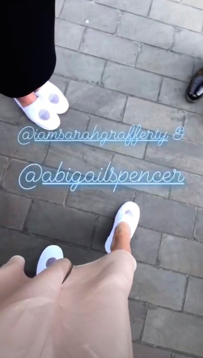 troian-bellisario-chinelo-casamento-real troian-bellisario-chinelo-casamento-real