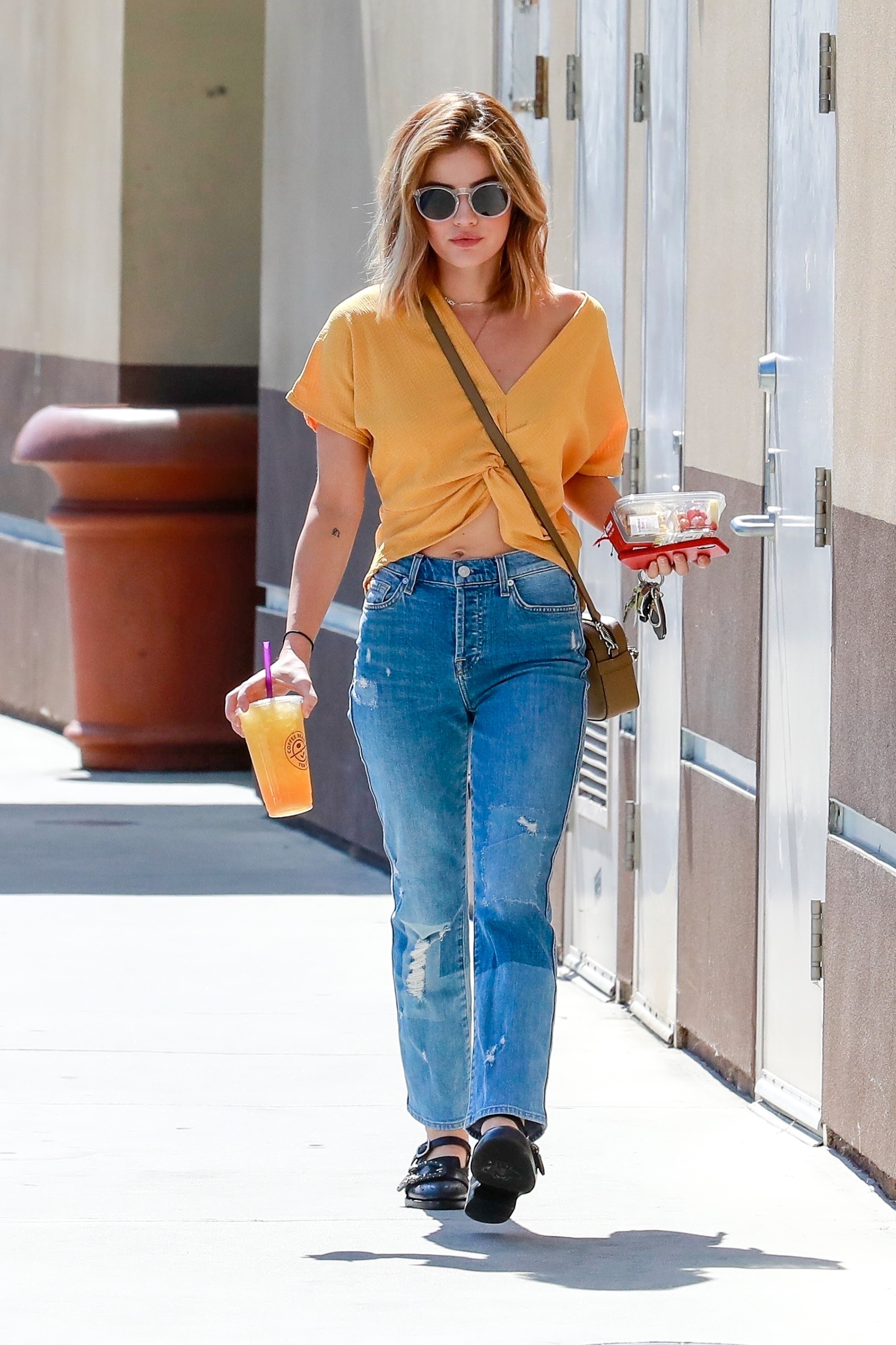 lucy-hale-street-style-look-