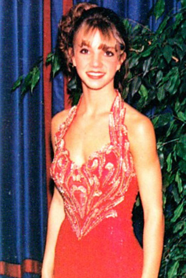 Vermelho e com muitos bordados no top! Assim era o vestido da Britney Spears.