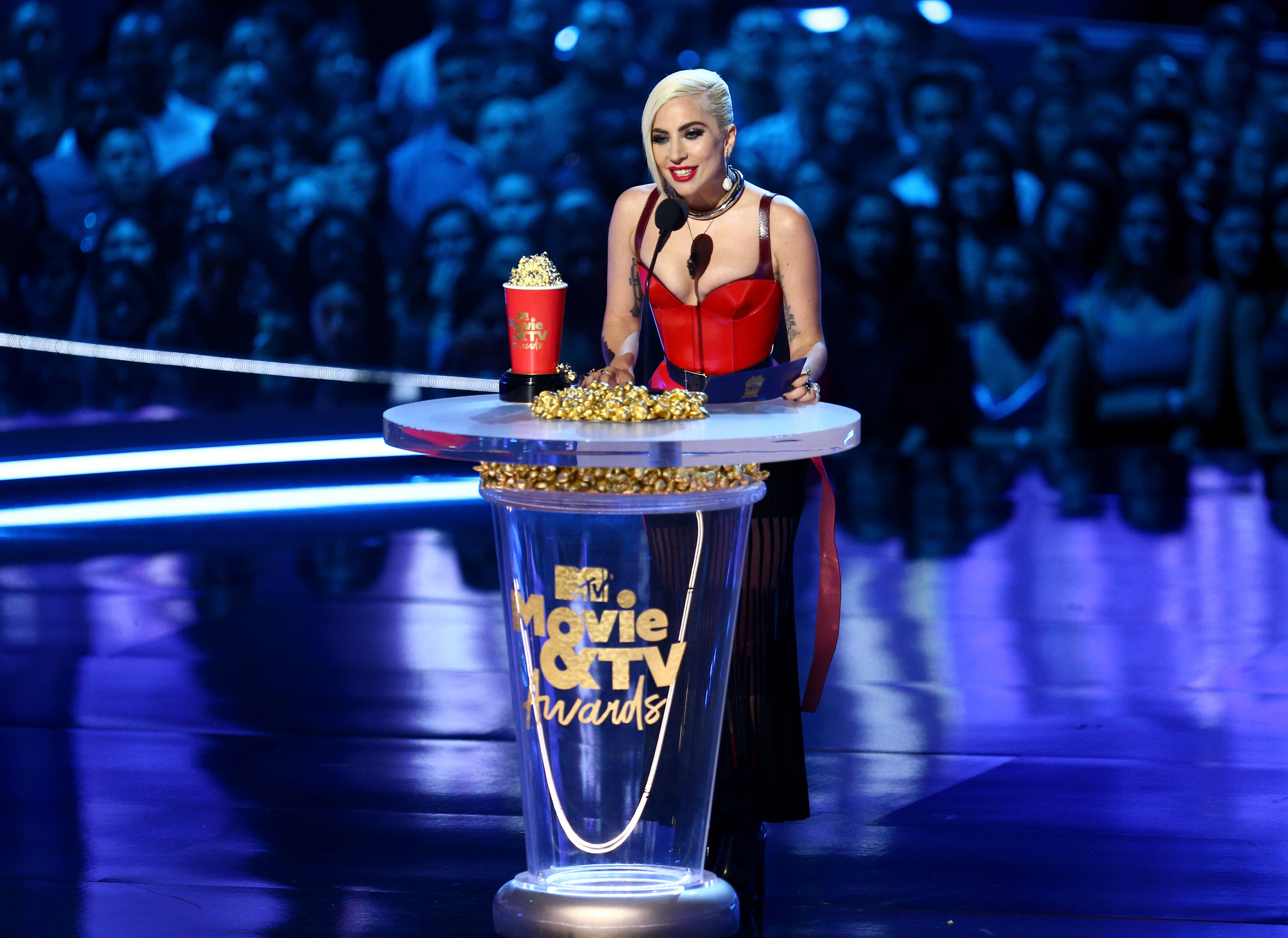 Премия mtv movie awards. МТВ эвордс 2018 леди Гага. Награда MTV movie Awards. Lady Gaga MTV movie Awards. Премия канала «MTV» фильм.