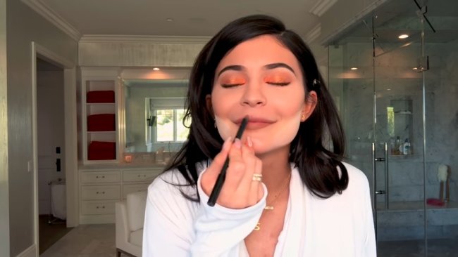 tutorial-de-maquiagem-kylie-jenner-1 tutorial-de-maquiagem-kylie-jenner-1