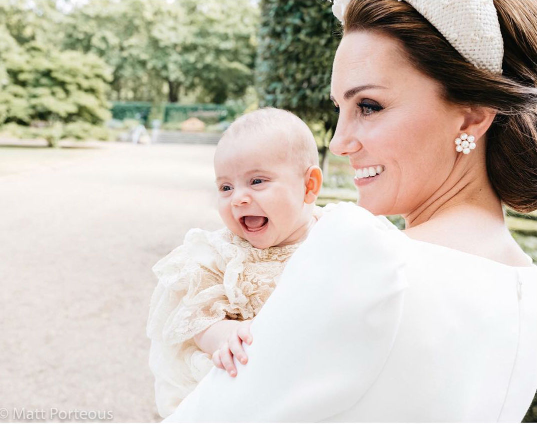 Bolo de casamento de William e Kate foi servido no batizado de Louis. Quê?