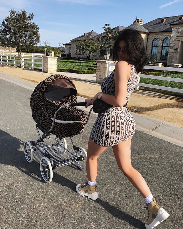 tendencia-meia-branca-tenis Tendência: usar tênis com meia branca é o novo truque fashion das famosas