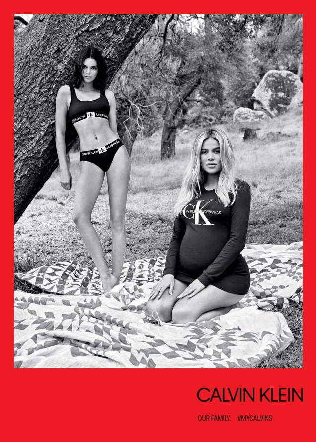 Kendall Jenner e Khloé Jenner na campanha #MYCALVINS.