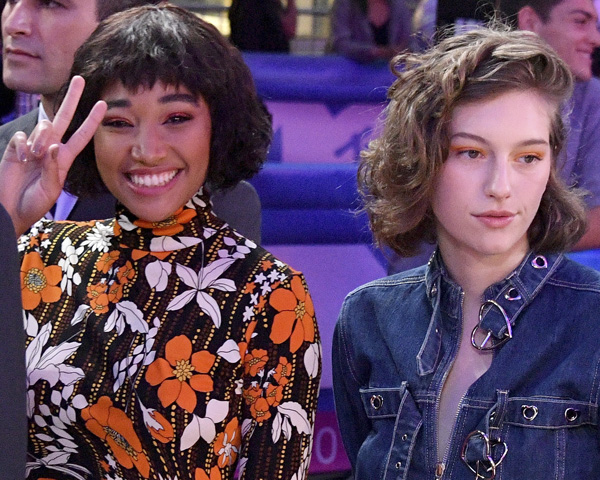 amandla-stenberg-e-namora-king-princess-mtv-video-music-awards-vma-make-sombra amandla-stenberg-e-namora-king-princess-mtv-video-music-awards-vma-make-sombra