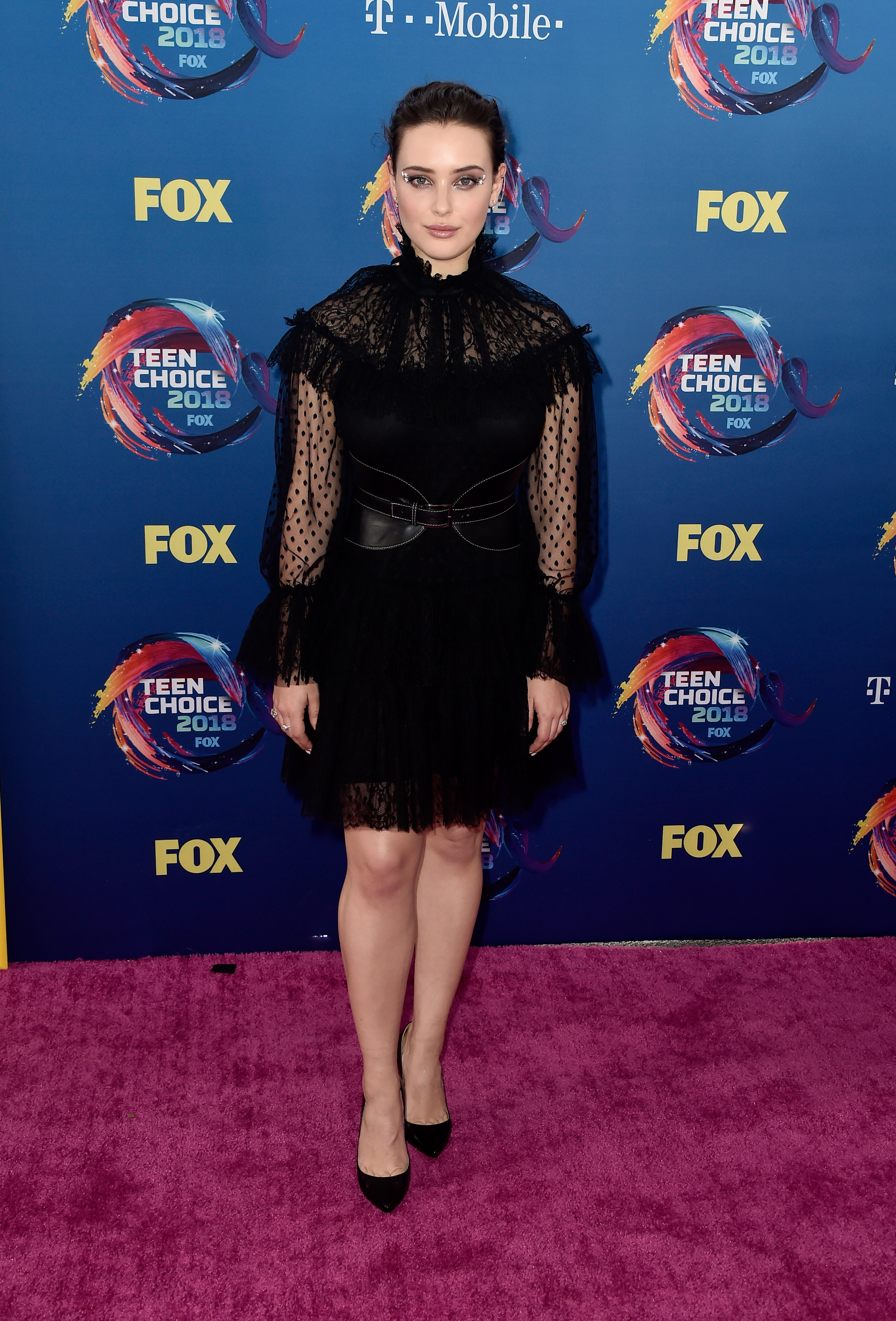 katherine langford no red carpet do Teen Choice Awards 2018.