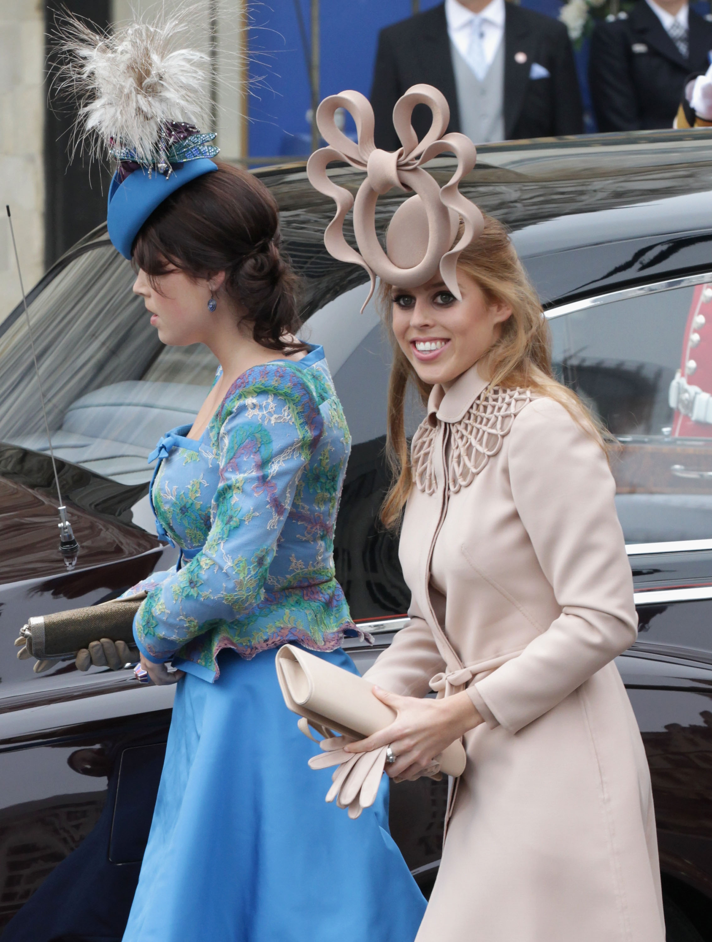 princesas-beatrice-eugenie-look-casamento-real Princesas Eugenie e Beatrice no casamento real de William e Kate Middleton.