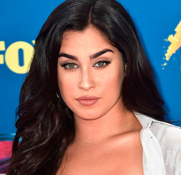 make-cabelo-famosas-teen-choice-awards-2018-lauren-jauregui make-cabelo-famosas-teen-choice-awards-2018-lauren-jauregui