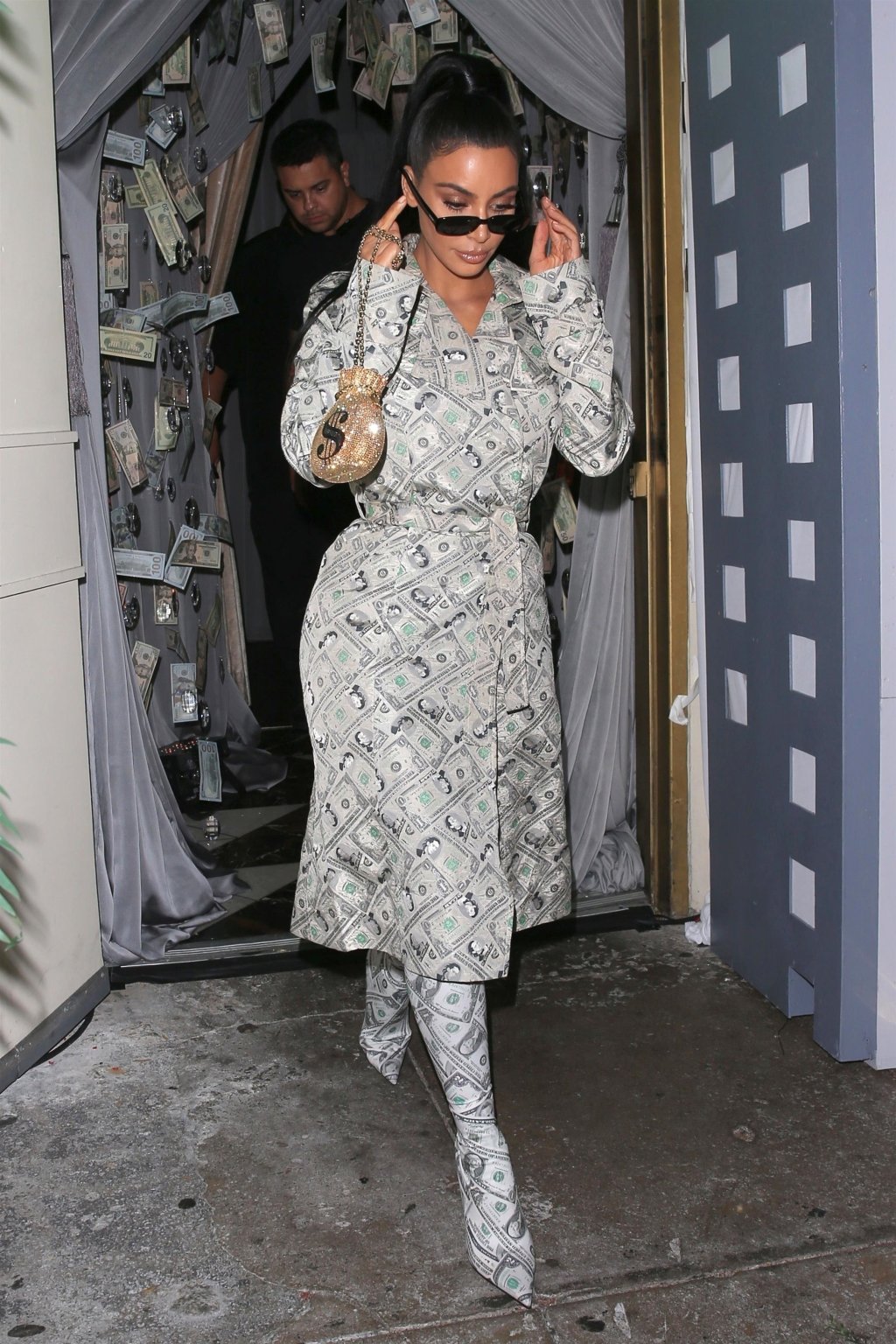 Kim Kardashian look dólar