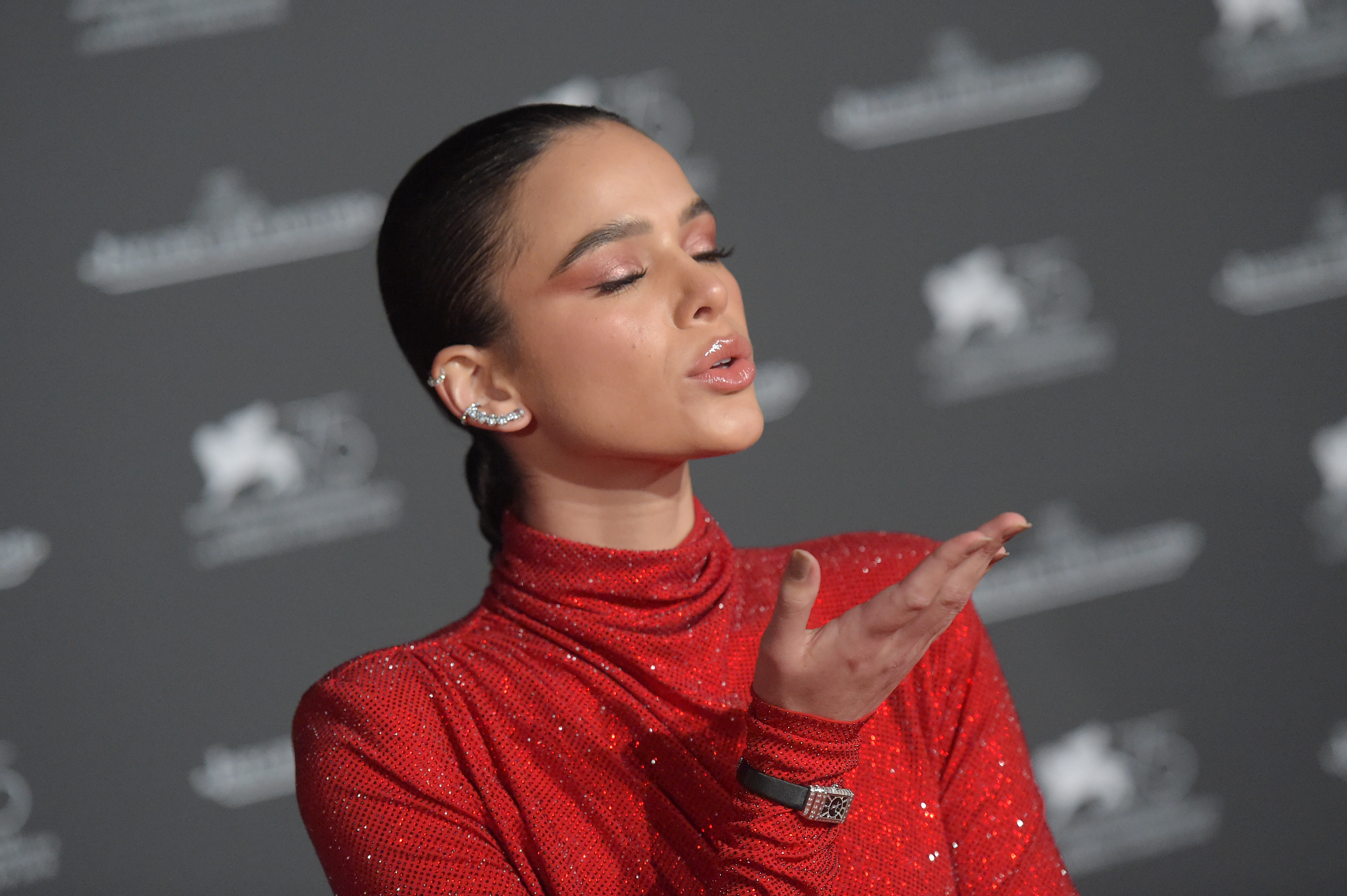 bruna-marquezine-vestido-vermelho-veneza bruna-marquezine-vestido-vermelho-veneza