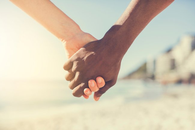 Precisamos falar sobre exclusão amorosa de garotas negras e ‘palmitagem’
