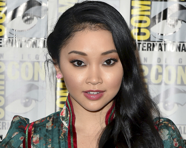 lana-condor-maquiagem-lapis-preto lana-condor-maquiagem-lapis-preto