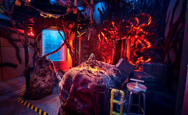 Universal Studios libera primeiras fotos do Halloween de Stranger Things