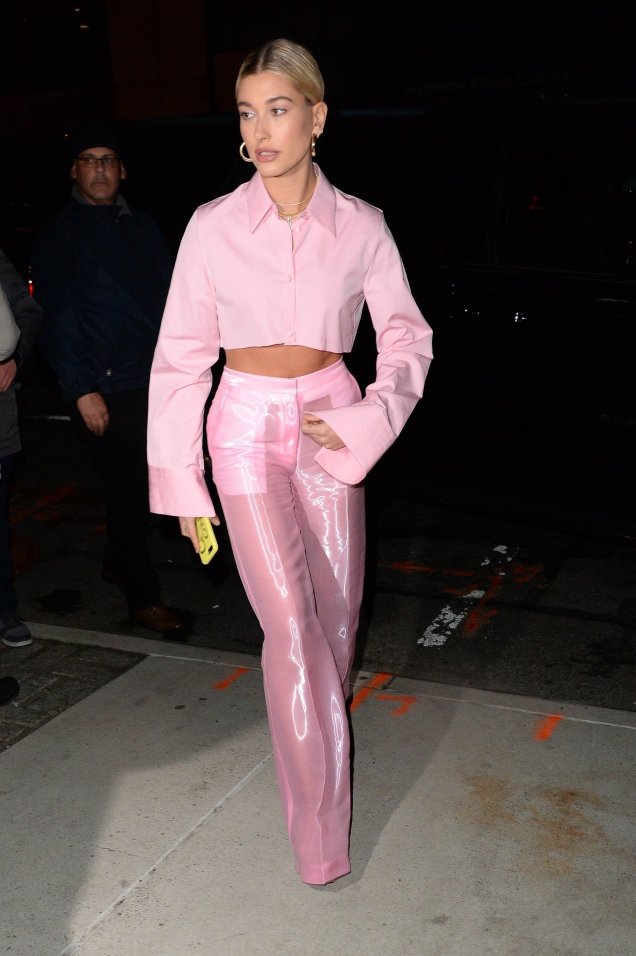 Hailey Baldwin se inspirou na Barbie, temos certeza! Hailey Baldwin se inspirou na Barbie, temos certeza!