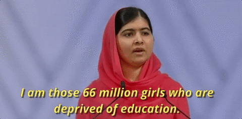 A imagem é um gif da ativista Malala Yousafzai dando um discurso. Na legenda é possível ler "I am those 66 milion girls who are deprived of education".
