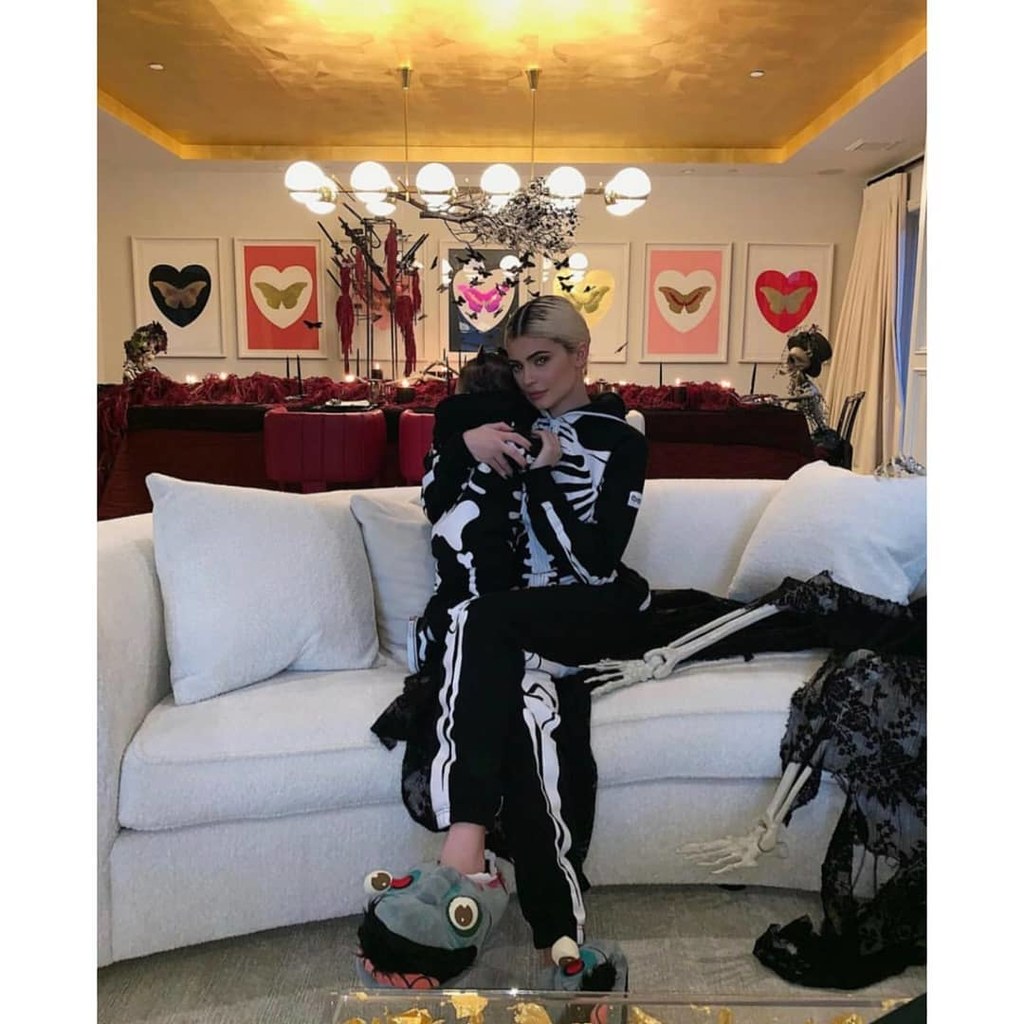kylie-jenner-halloween-2018 Kylie Jenner e Stormi Webster no Halloween 2018.
