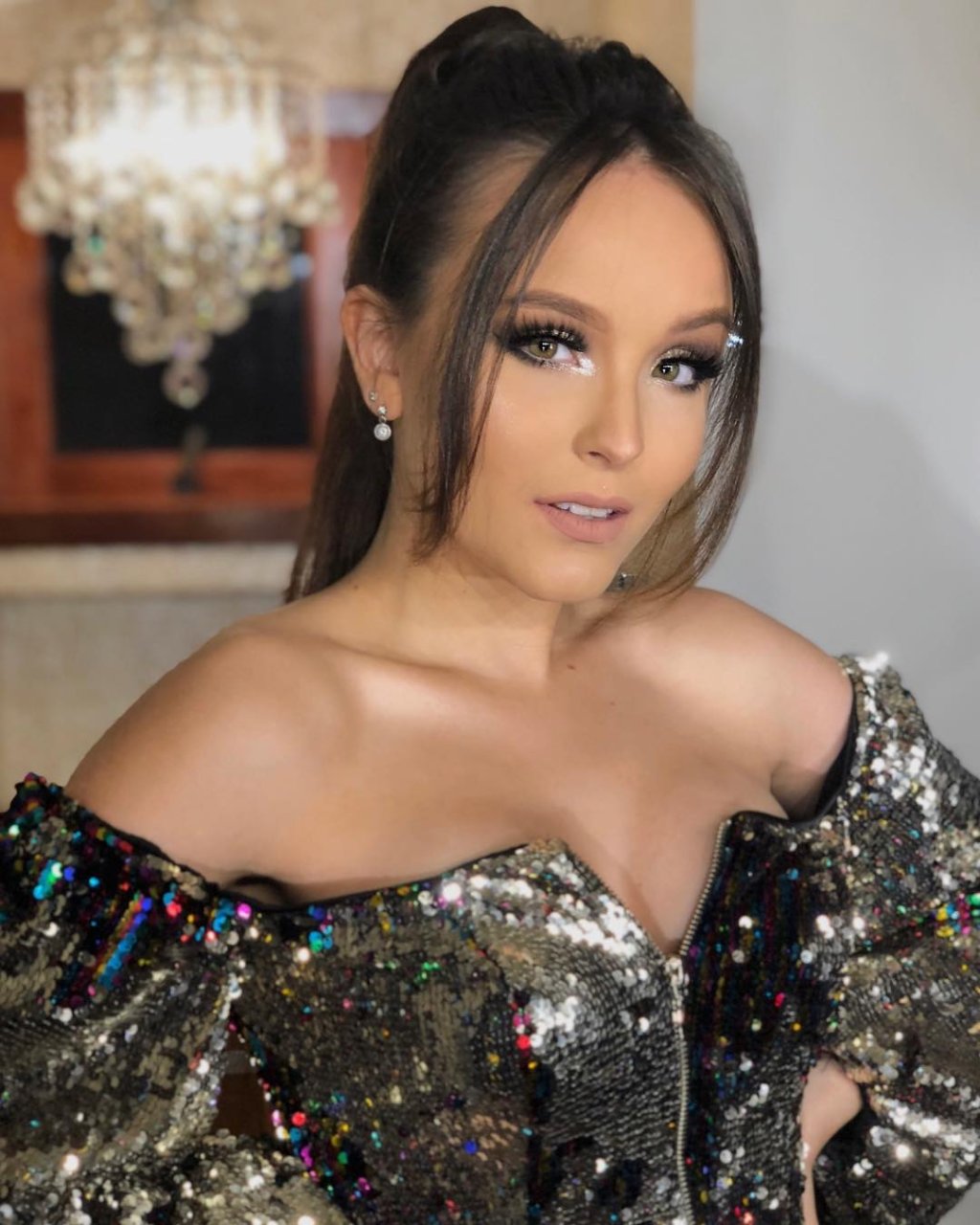 larissa-manoela-look-vestido-brilhos.jpg1