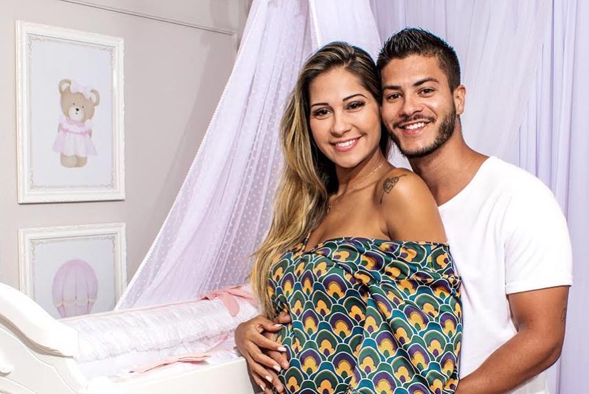 Nasceu Mayra Cardi Da A Luz Sophia Sua Filha Com Arthur Aguiar Capricho