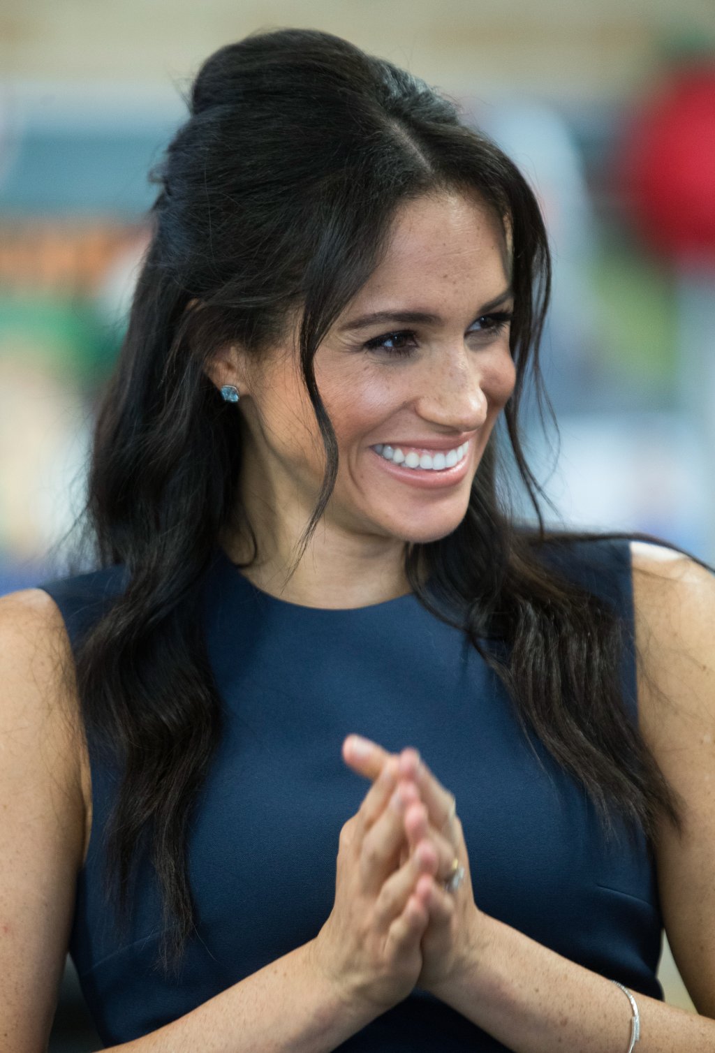 meghan-markle-cabelo-penteado-meio-preso