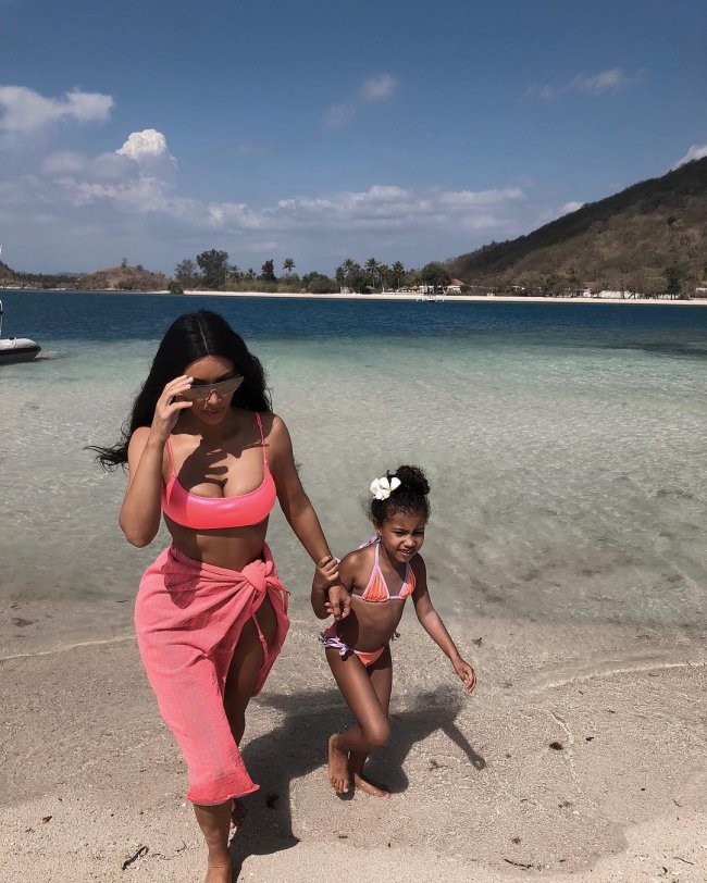 Kim Kardashian e North.
