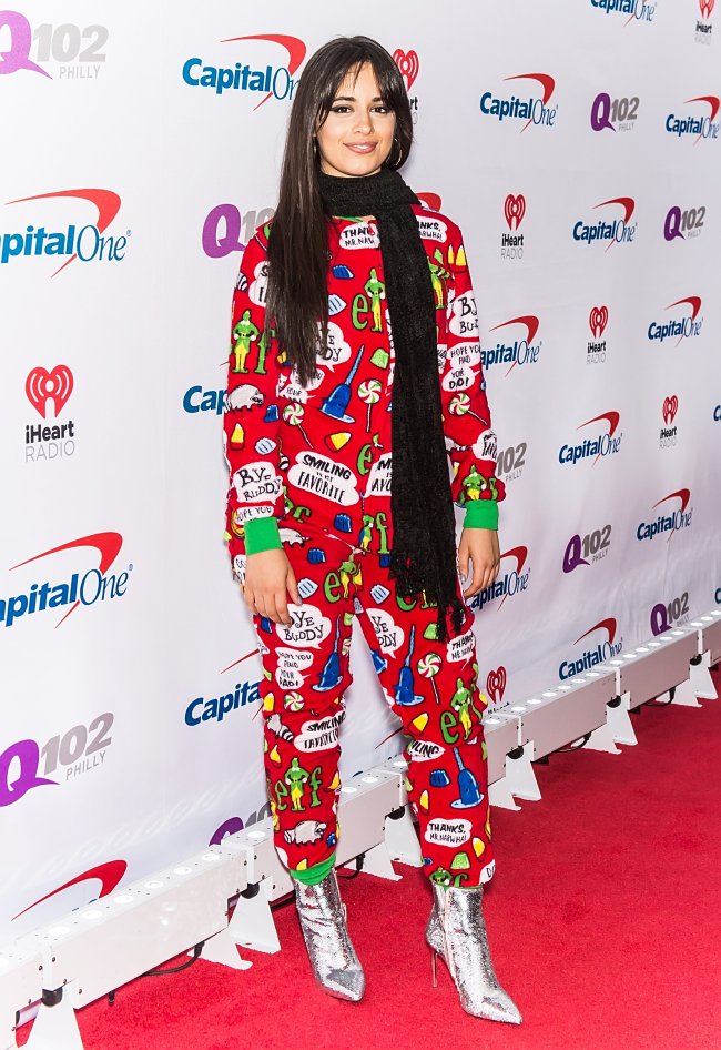 camila-cabello-pijama-natal-red-carpet