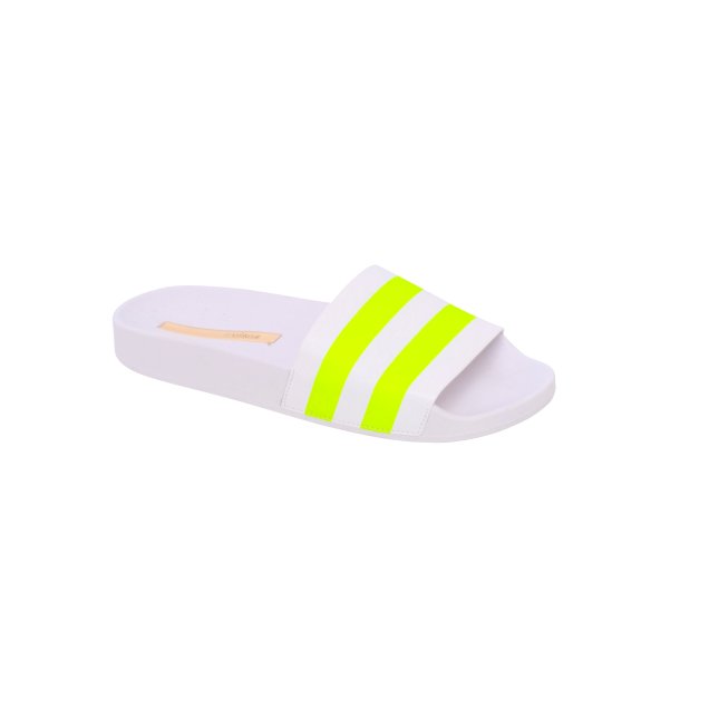 Chinelo slide Moleca na C&A (R$ 59*).