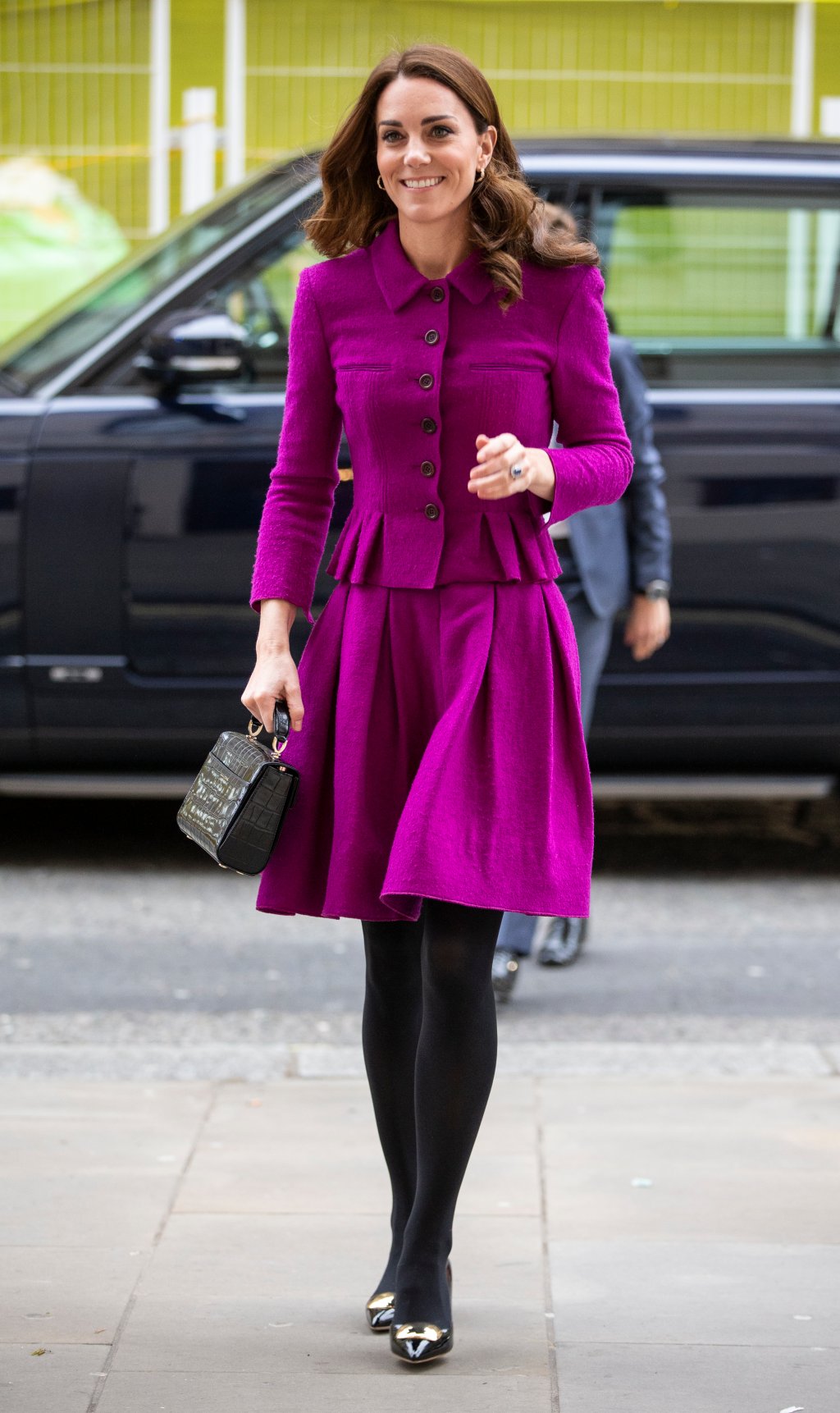 Kate Middleton ficou linda de violeta.