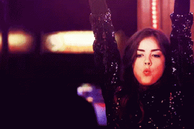 gif-lucy-hale