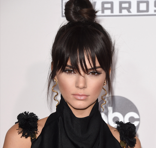 kendall-jenner-penteado-coque-franja-1 kendall-jenner-penteado-coque-franja-1