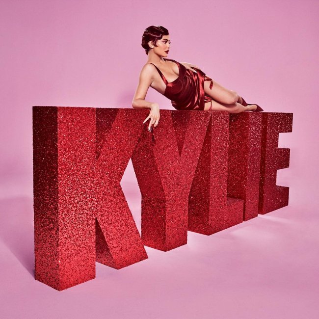 kylie-jenner-cabelo-curto-retro
