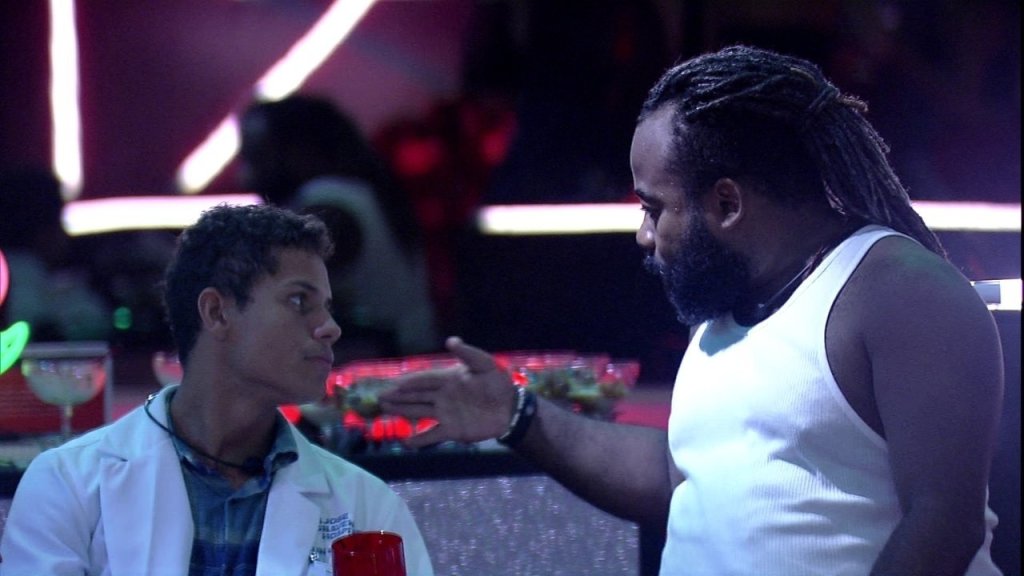 Rodrigo e Danrley conversam sobre jogo no Big Brother Brasil 19