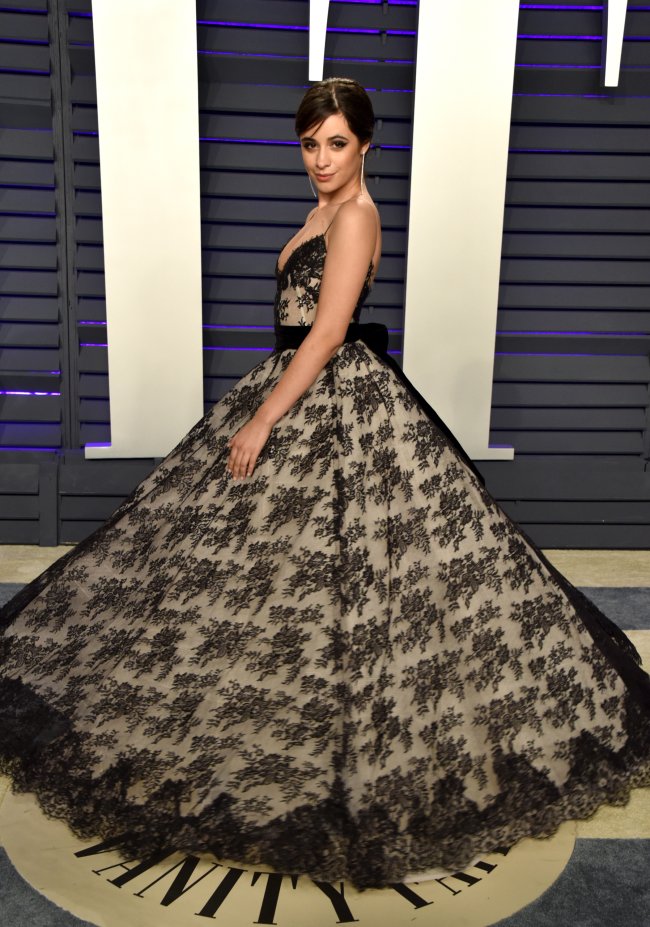 Look da Camila Cabello na festa da Vanity Fair pós-Oscar 2019.