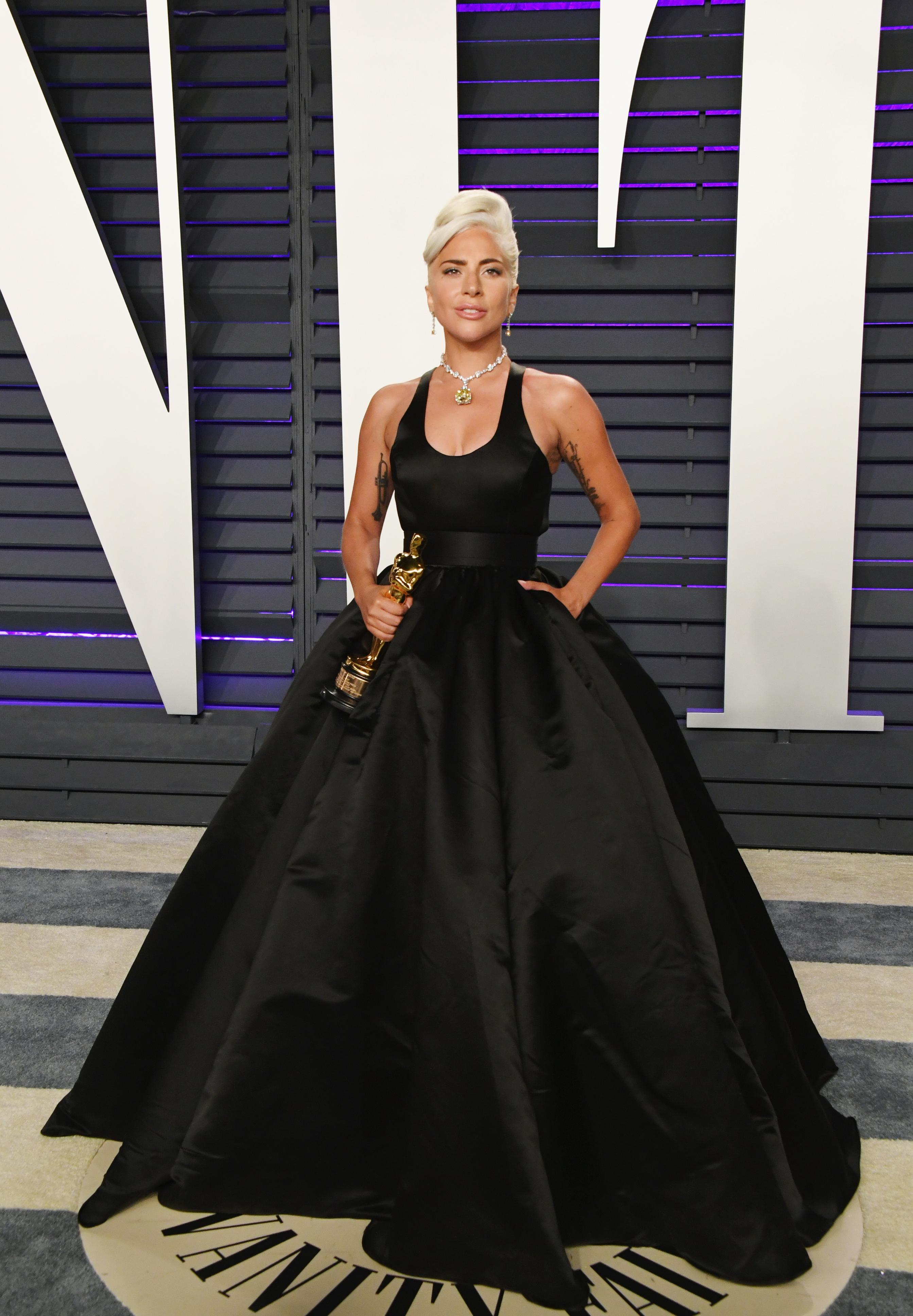 Lady Gaga usou não só um, mas dois looks maravilhosos no Oscar 2019