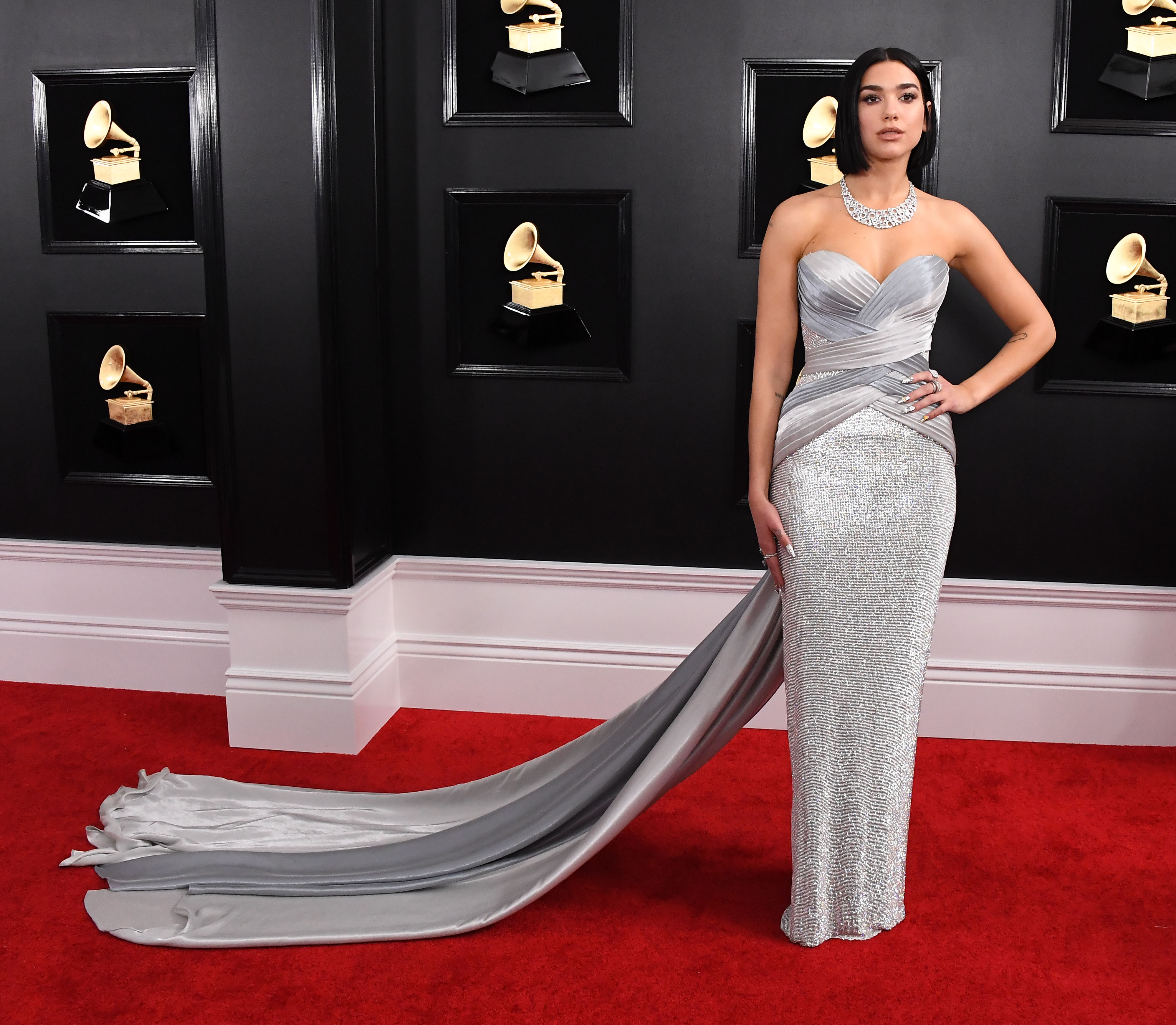 dua-lipa-look-grammy-2019 Look da Dua LIpa no Grammy 2019