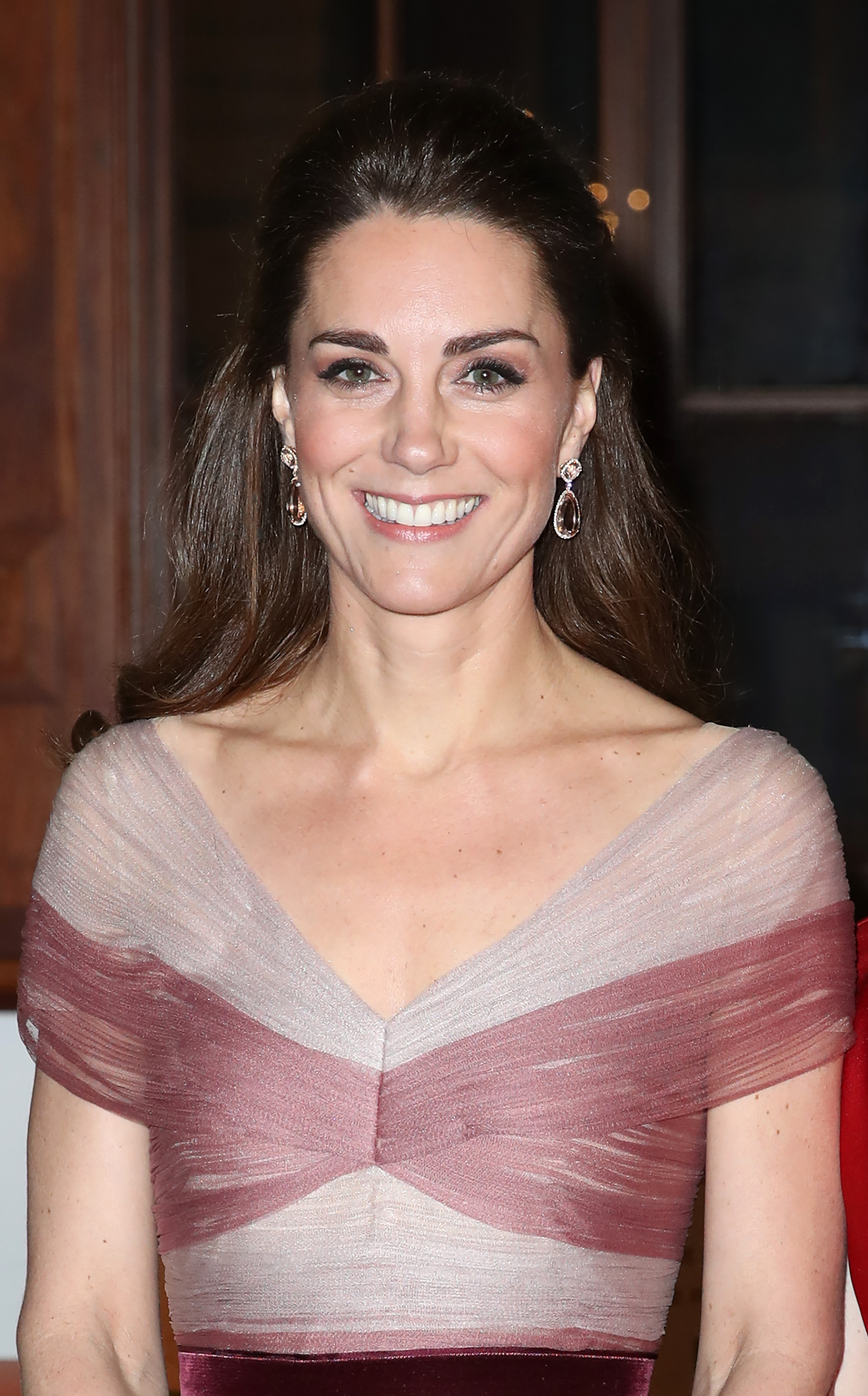 Kate Middleton de vestido Gucci em jantar de gala