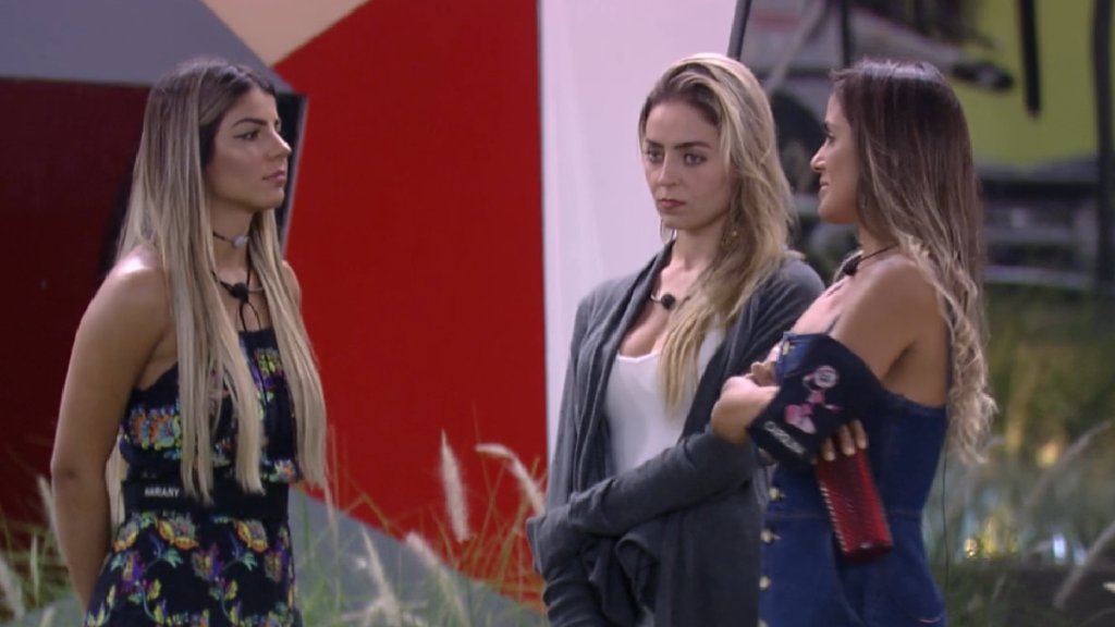 Paula, Hariany e Carol formam trio no Big Brother Brasil 19
